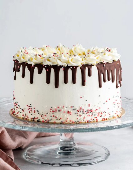 Giftnmore-Creamy Drip Chocolate Cake