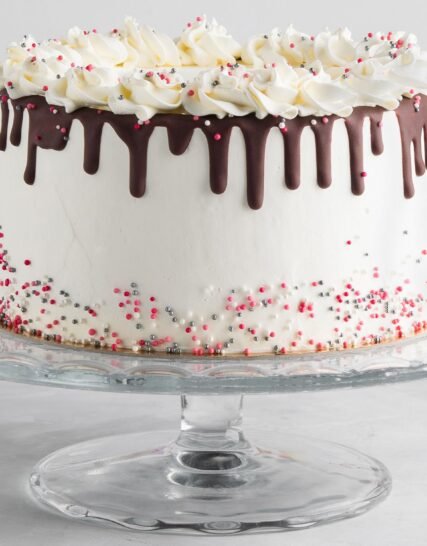 Giftnmore-Creamy Drip Chocolate Cake 1