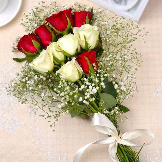 10 Red and White Roses with Jigsaw flowers